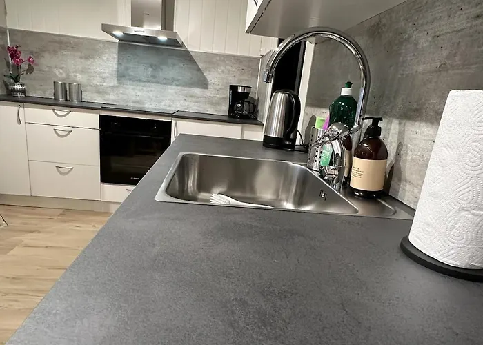 With 2 Bedrooms And Kitchen - Hydrus Lägenhet