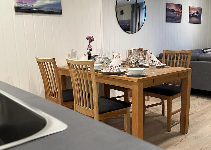 With 2 Bedrooms And Kitchen - Hydrus