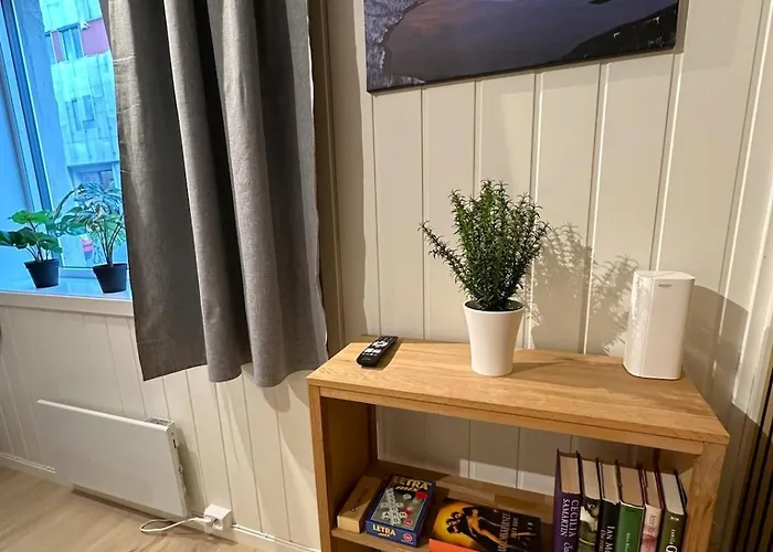 With 2 Bedrooms And Kitchen - Hydrus