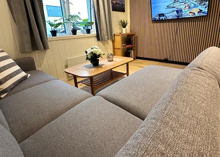 With 2 Bedrooms And Kitchen - Hydrus Lägenhet Tromsø